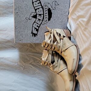 Women's FREEBIRD size 12 boots